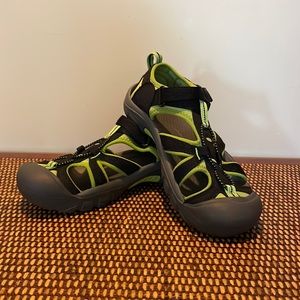 Keen waterproof sandals. size 6 adult.